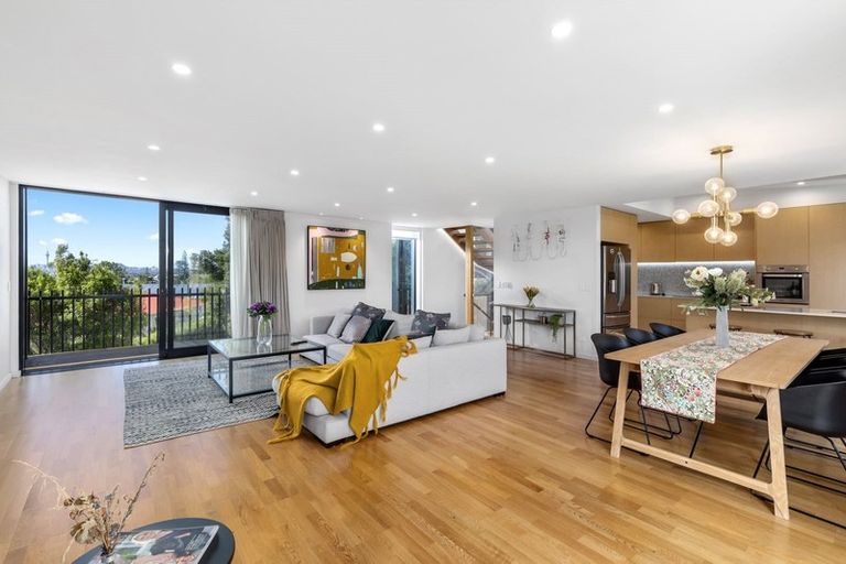 Photo of property in 58c Potter Avenue, Northcote, Auckland, 0627