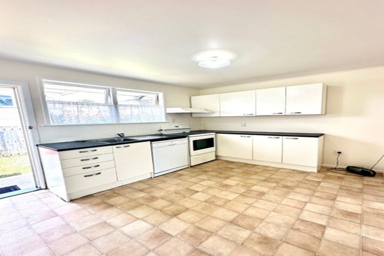 Photo of property in 2/236 Pakuranga Road, Pakuranga Heights, Auckland, 2010