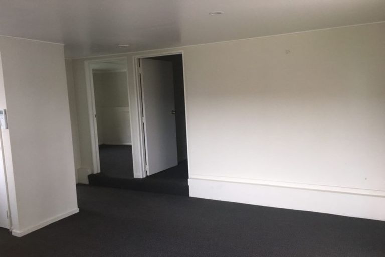 Photo of property in 1/30 Chislehurst Street, Henderson, Auckland, 0612