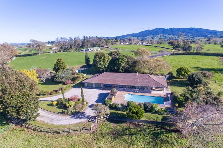 Photo of property in 11 Waiari Road, Pirongia, Te Awamutu, 3876