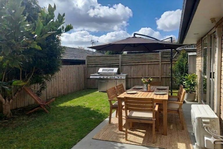 Photo of property in 87 Armoy Drive, East Tamaki, Auckland, 2016