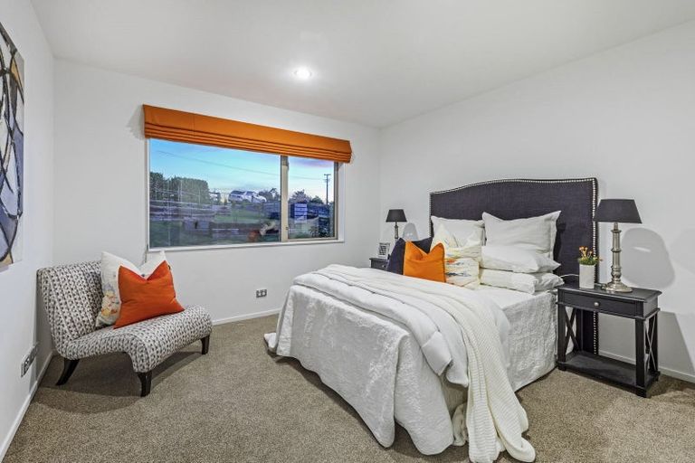 Photo of property in 127 Vaughans Road, Okura, Albany, 0792