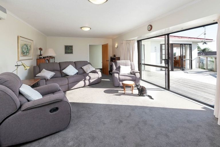 Photo of property in 18 Sheralee Place, Bucklands Beach, Auckland, 2014