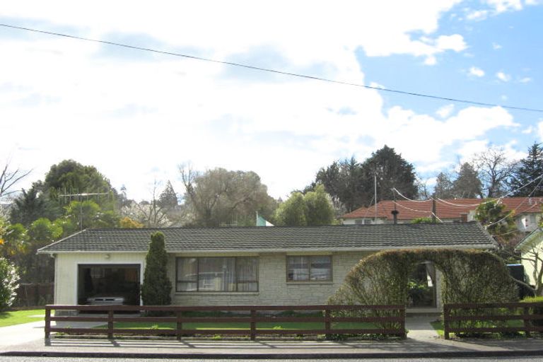 Photo of property in 14 Waverley Street, Waipawa, 4210