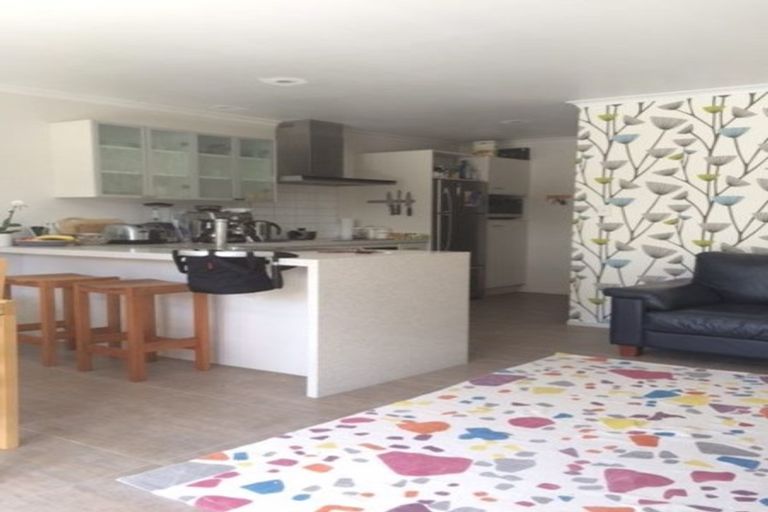 Photo of property in 10/17 Harbour View Road, Te Atatu Peninsula, Auckland, 0610