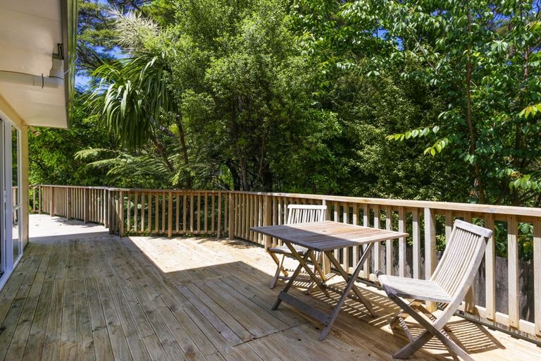Photo of property in 8 Woodfern Crescent, Titirangi, Auckland, 0604