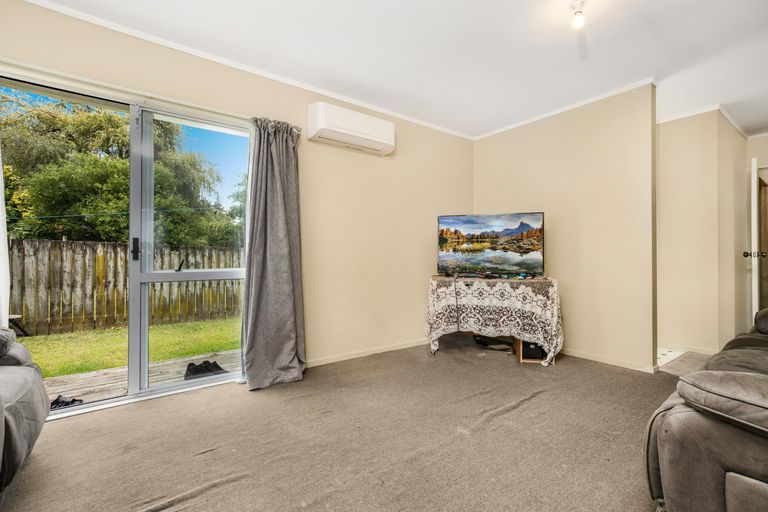 Photo of property in 2/14 Eulogy Place, Randwick Park, Auckland, 2105