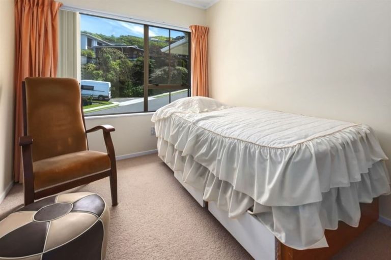 Photo of property in 2 Saint Aidans Way, Tawa, Wellington, 5028
