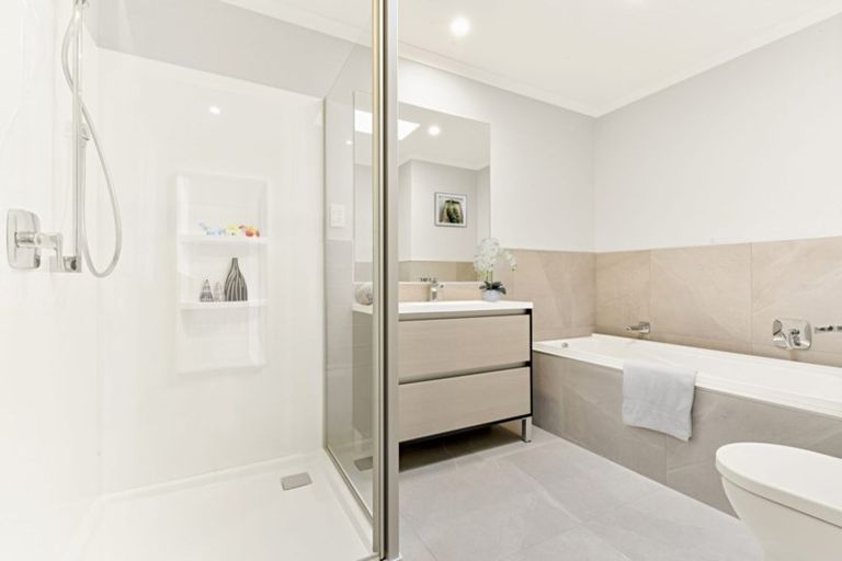 Photo of property in 48 William Wallbank Crescent, Swanson, Auckland, 0614