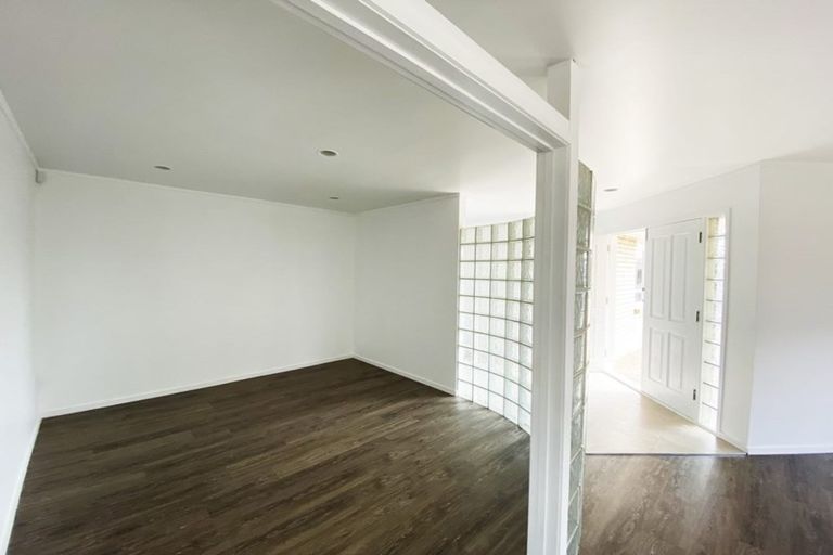 Photo of property in 14 Caldbeck Rise, Northpark, Auckland, 2013