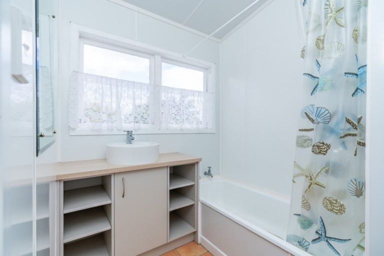 Photo of property in 30 Albany Road, One Tree Point, 0118