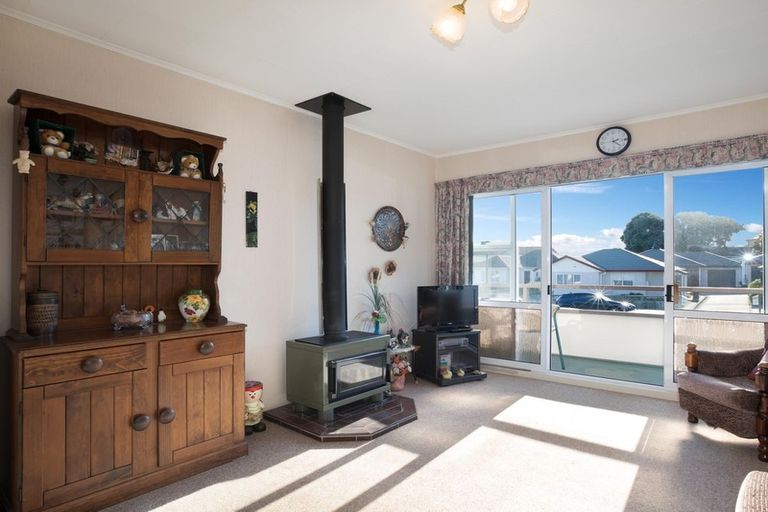 Photo of property in 3b Whitehouse Road, Titahi Bay, Porirua, 5022