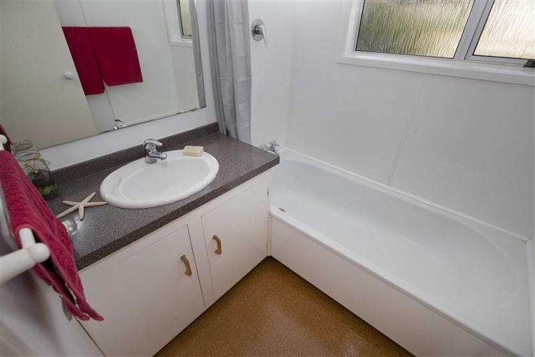 Photo of property in 34 Cumberland Crescent, Welcome Bay, Tauranga, 3112