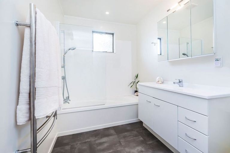 Photo of property in 35 Fyvie Avenue, Tawa, Wellington, 5028