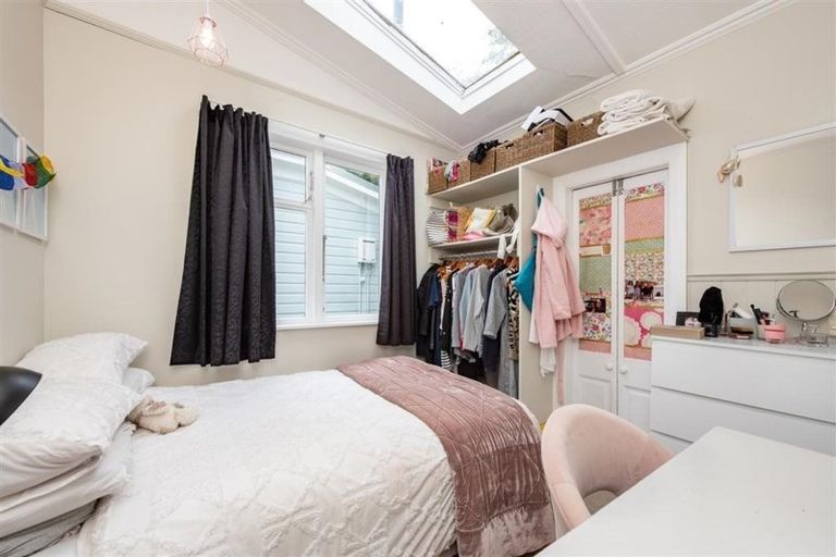 Photo of property in 80 Kelburn Parade, Kelburn, Wellington, 6012