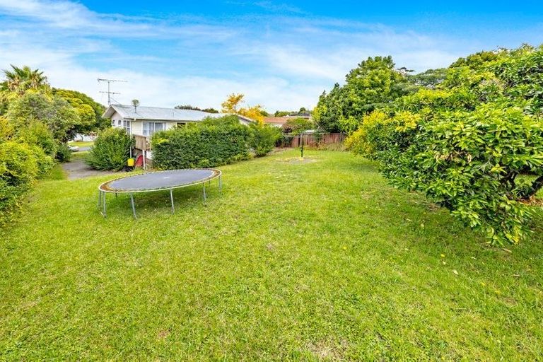 Photo of property in 12 La Trobe Street, Pakuranga Heights, Auckland, 2010