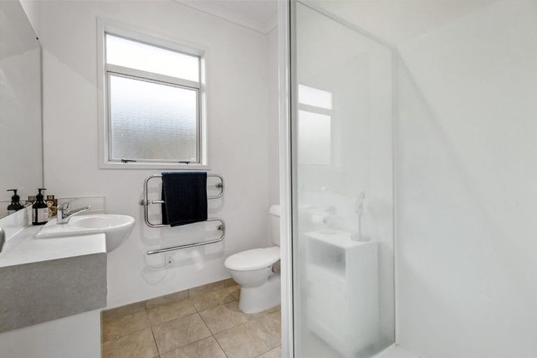 Photo of property in 8 Driftwood Drive, Red Beach, 0932