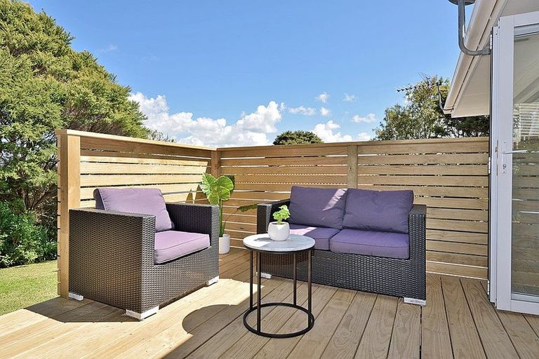 Photo of property in 2/40a Blakeborough Drive, Forrest Hill, Auckland, 0620