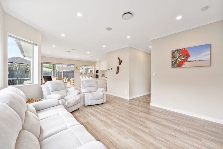 Photo of property in 4 Lewis Younie Road, Kumeu, 0810