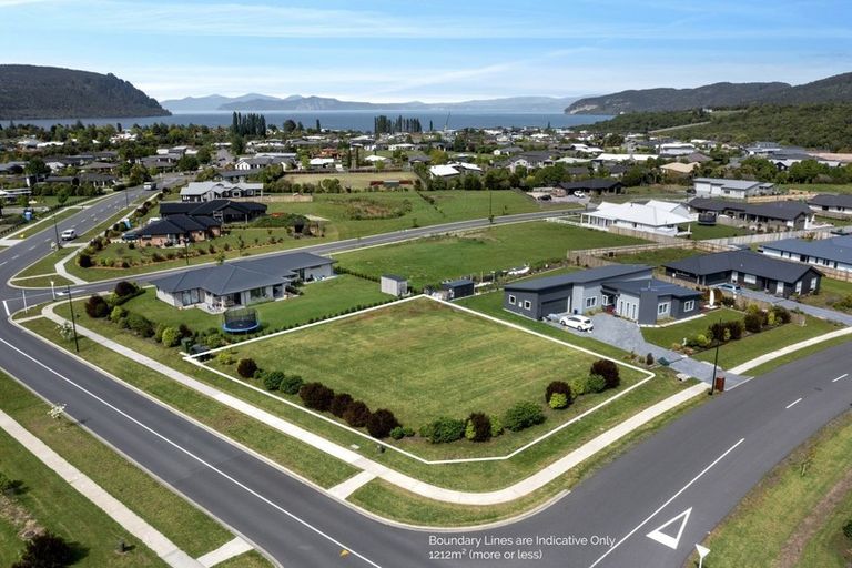 Photo of property in 1 Kahikatea Drive, Kinloch, Taupo, 3377