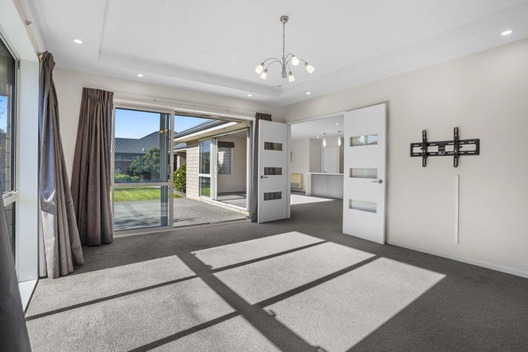 Photo of property in 12 Wattle Lane, Rangiora, 7400