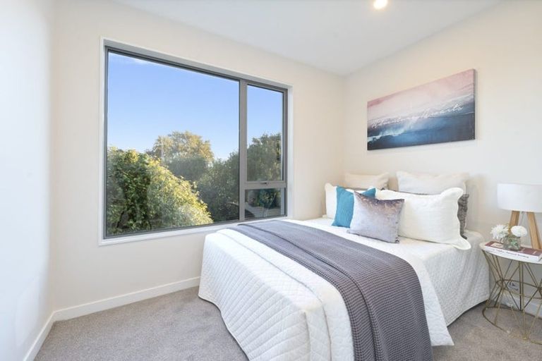 Photo of property in 2/5 Hereford Street, Te Atatu Peninsula, Auckland, 0610