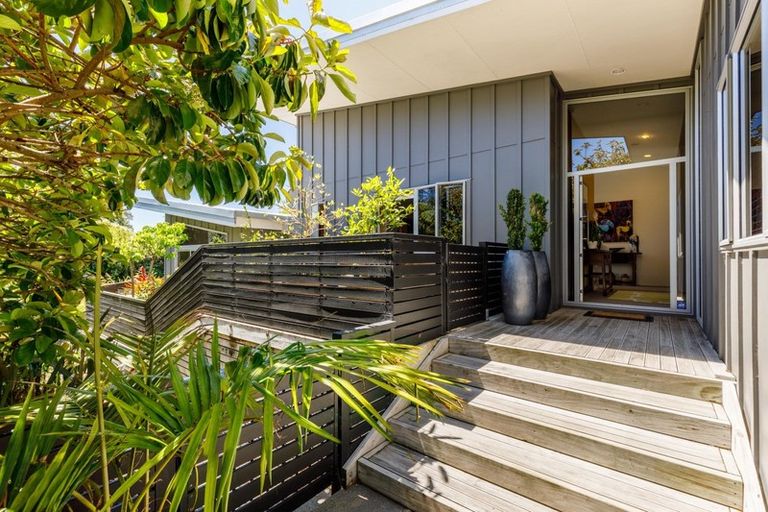 Photo of property in 59 Waiwaka Terrace, Strandon, New Plymouth, 4312