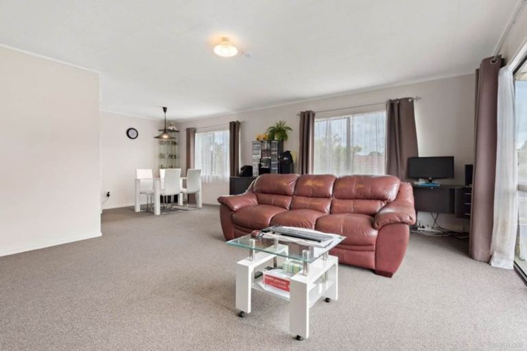 Photo of property in 11 Mona Vale, West Harbour, Auckland, 0618