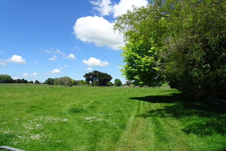 Photo of property in 21 Taylors Road, Mangatainoka, Woodville, 4999