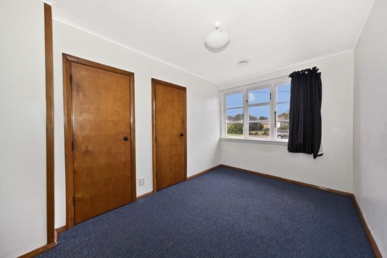 Photo of property in 2/45 Dickson Crescent, Hornby, Christchurch, 8042