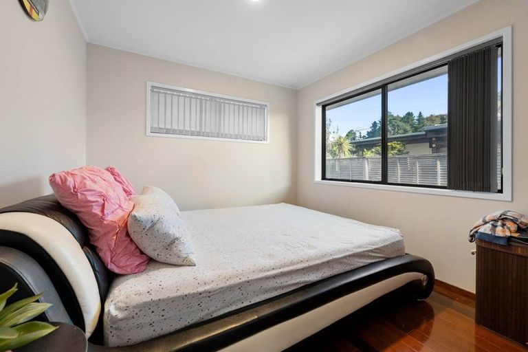 Photo of property in 7 Mark Edward Drive, Half Moon Bay, Auckland, 2012