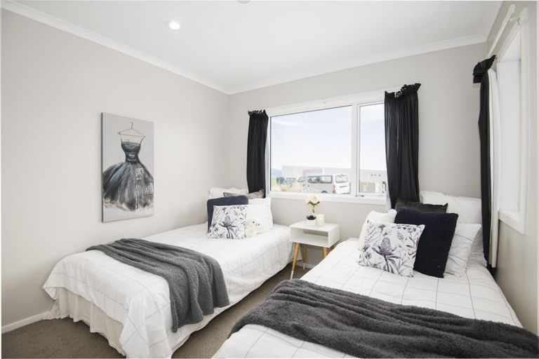 Photo of property in 3 Cessna Way, Newlands, Wellington, 6037