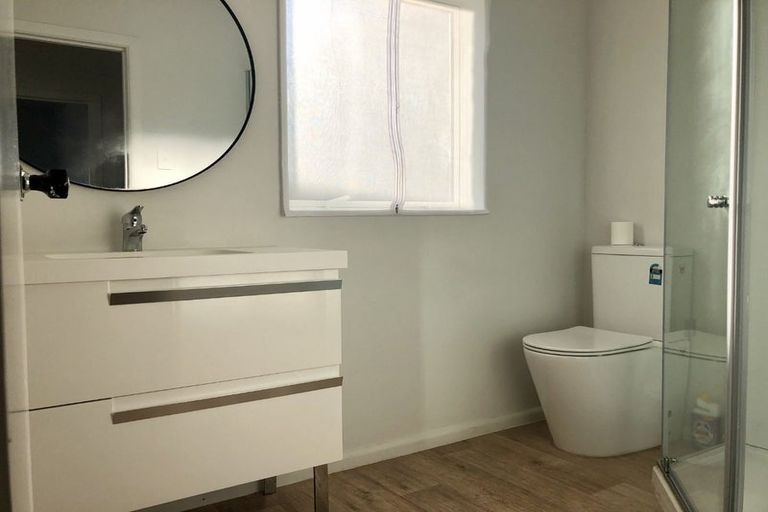 Photo of property in 1/13 Heather Place, Sunnynook, Auckland, 0620