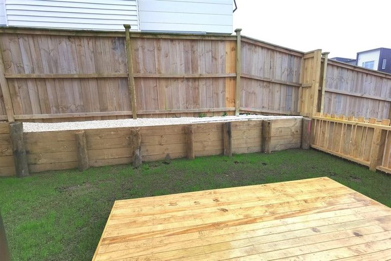 Photo of property in 2 Poruru Close, Papakura, 2110