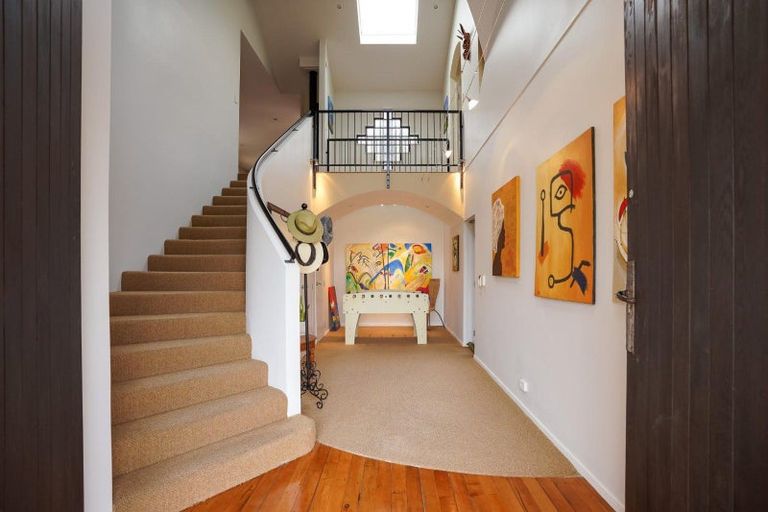 Photo of property in 16 La Lena Grove, Fitzherbert, Palmerston North, 4410