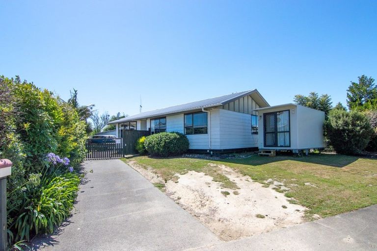 Photo of property in 8 Newton Place, Westbrook, Palmerston North, 4412