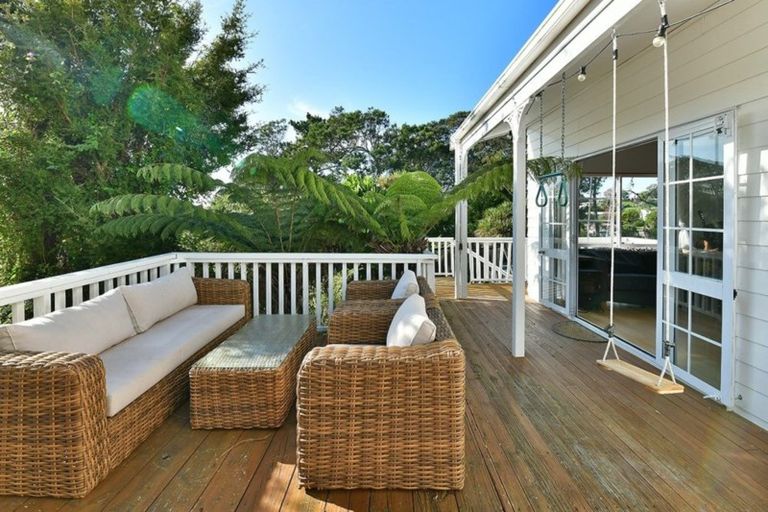 Photo of property in 2/56 Nigel Road, Browns Bay, Auckland, 0630