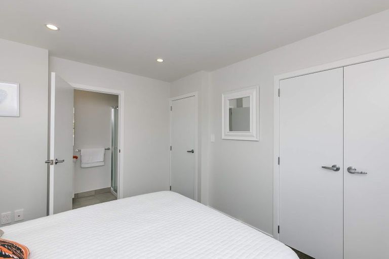 Photo of property in 41a Collins Avenue, Tawa, Wellington, 5028