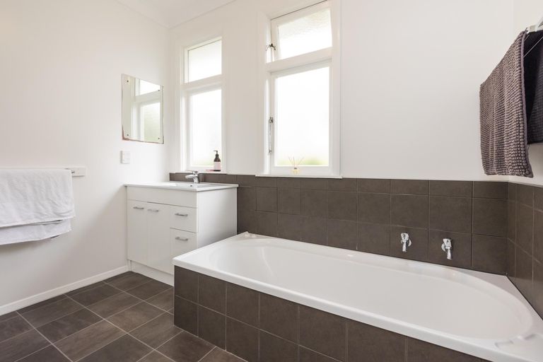 Photo of property in 35 Hardie Street, Hokowhitu, Palmerston North, 4410