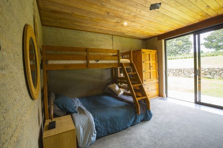 Photo of property in 16 Pennyroyal Place, Te Kamo, Kamo, 0185