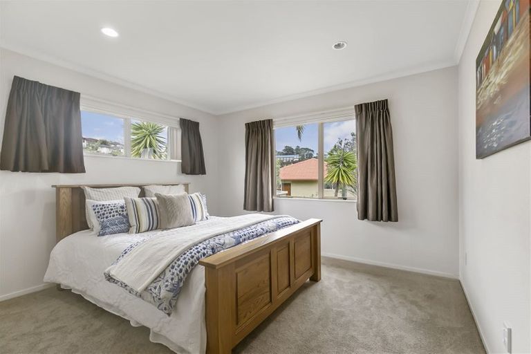 Photo of property in 54 Black Teal Close, Unsworth Heights, Auckland, 0632