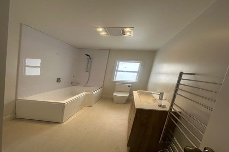 Photo of property in 29 Onewa Road, Northcote, Auckland, 0627