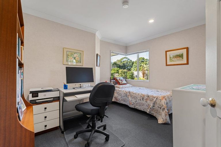 Photo of property in 40 Settlers Grove, Orewa, 0931