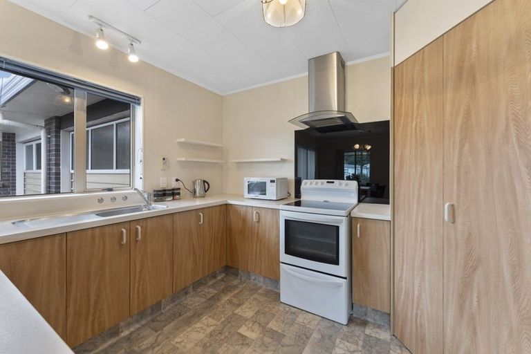 Photo of property in 2/7 Mahoe Street, Strandon, New Plymouth, 4312