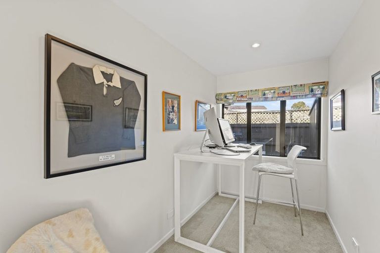 Photo of property in 21 Garreg Road, Fendalton, Christchurch, 8052