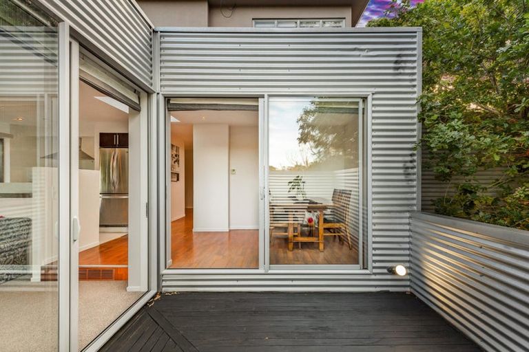 Photo of property in 2/20 Sycamore Drive, Sunnynook, Auckland, 0620