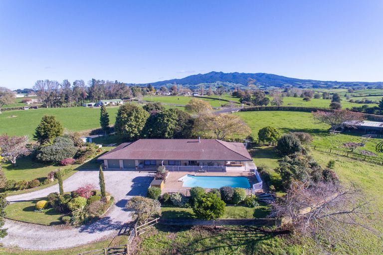 Photo of property in 11 Waiari Road, Pirongia, Te Awamutu, 3876