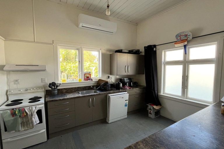 Photo of property in 6 Rolleston Street, Hokowhitu, Palmerston North, 4410