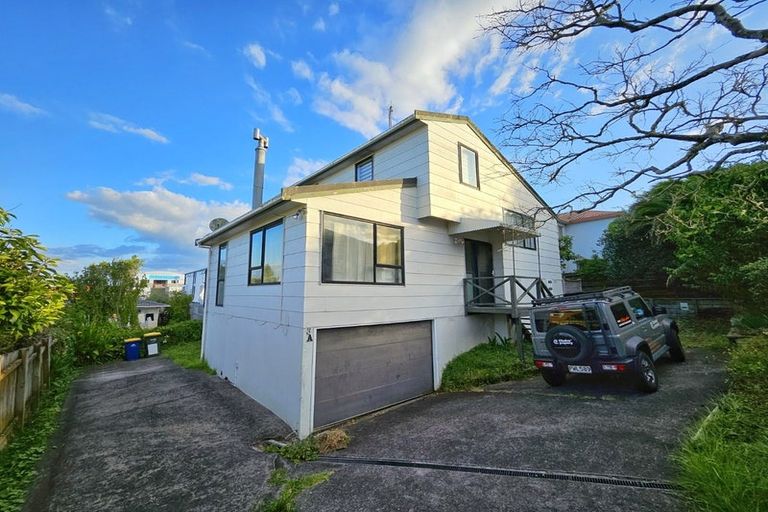 Photo of property in 1/3 Bruce Road, Glenfield, Auckland, 0629