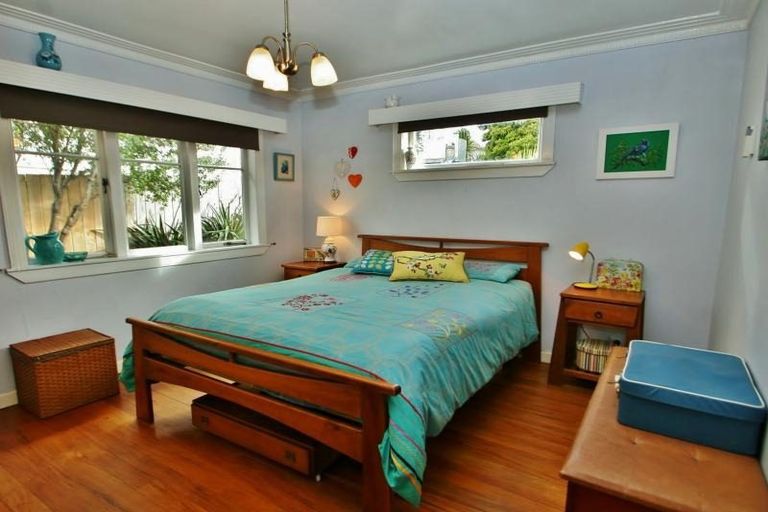 Photo of property in 77 Elliston Crescent, Stanmore Bay, Whangaparaoa, 0932